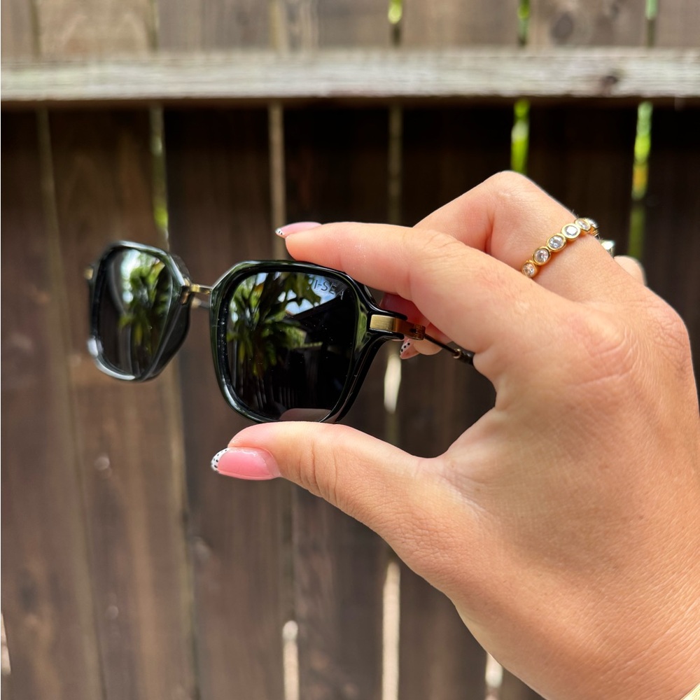 Elegant Black Sunglasses from I-SEA